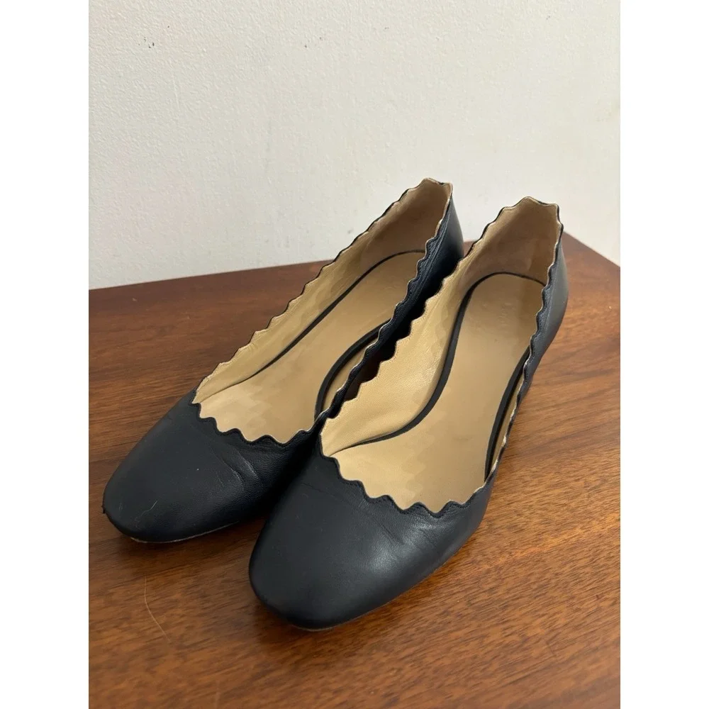 Chloe Women's Lauren Leather Pump Navy Leather Heels Scalloped Italian 38.5 8.5M - Picture 1 of 8